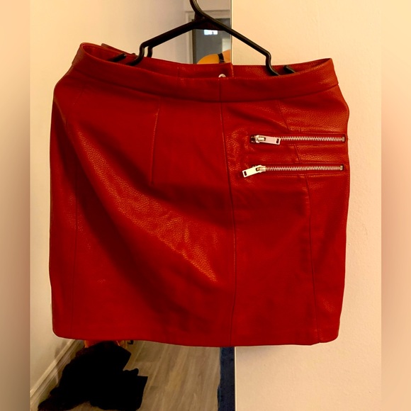 Red faux leather skirt - Picture 1 of 2